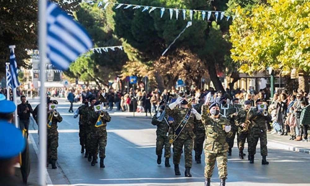 Ο Εθνικός ύμνος πριν την παρέλαση της 28ης Οκτωβρίου στην Αλεξανδρούπολη (βίντεο)